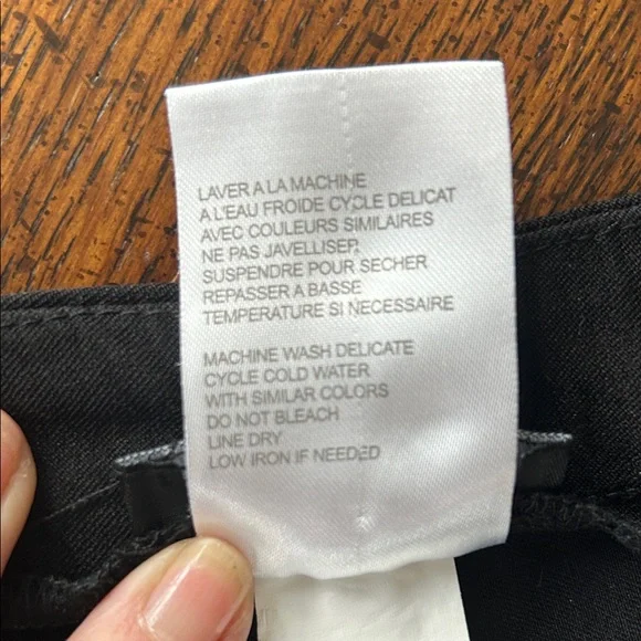 Tribal Black Women's Bermudas EUC Size 6 Pull on with front pockets - Picture 5 of 5